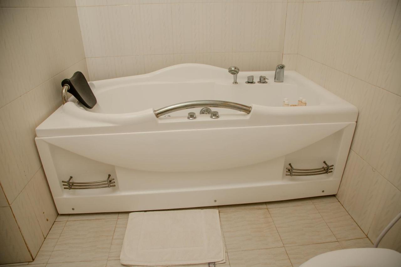 A1 Hotel And Resort 아루샤 외부 사진